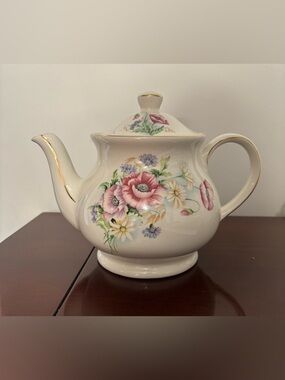 Windsor by Sadler, White with colorful floral bouquet— Porcelain teapot